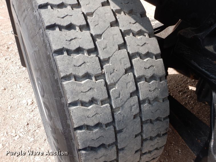 image for item DJ8766 1997 Peterbilt 357  flatbed truck