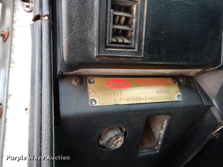 image for item DJ8766 1997 Peterbilt 357  flatbed truck