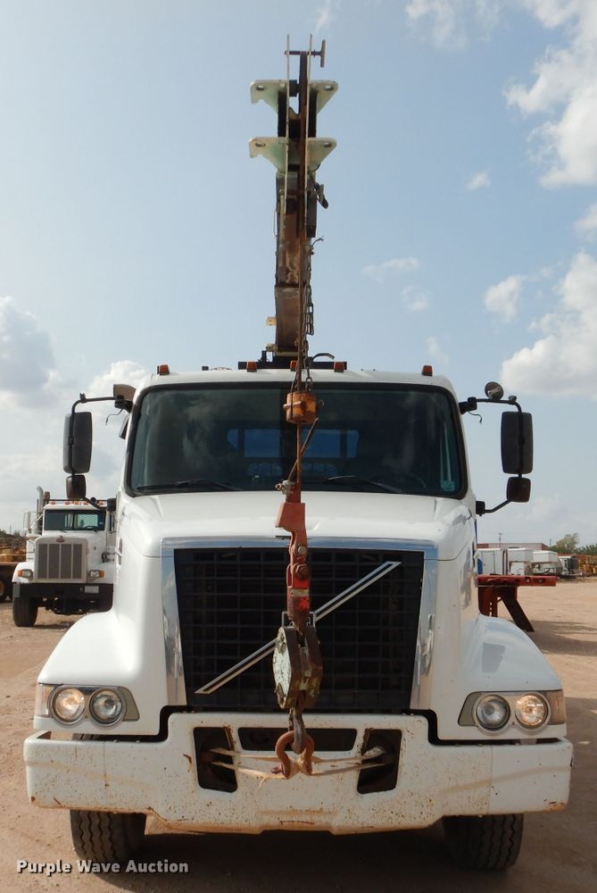 image for item DJ8767 2002 Volvo VHD  crane truck
