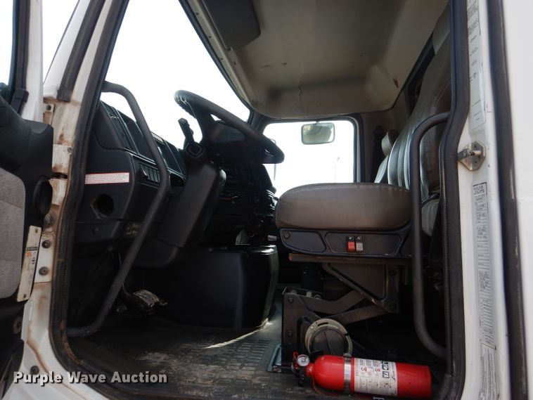 image for item DJ8767 2002 Volvo VHD  crane truck