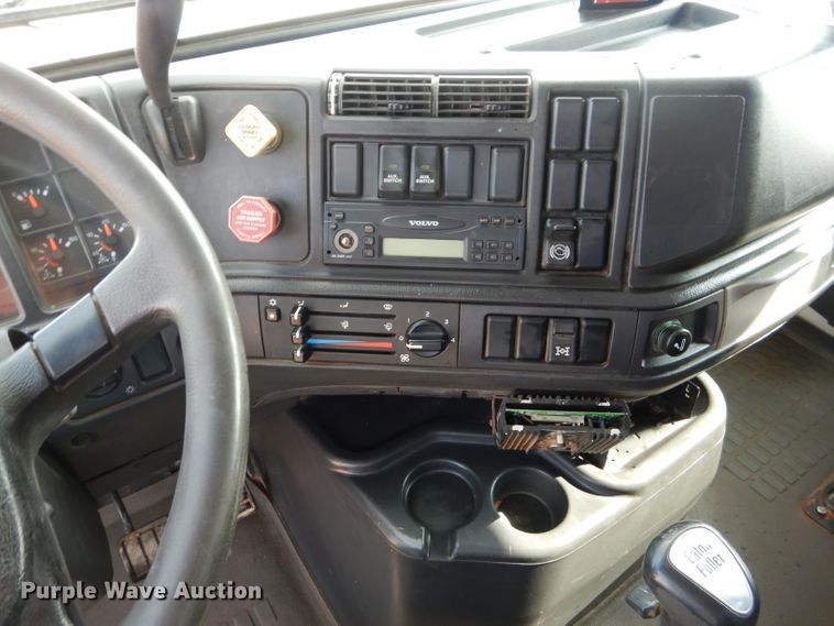 image for item DJ8767 2002 Volvo VHD  crane truck