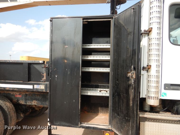 image for item DJ8767 2002 Volvo VHD  crane truck