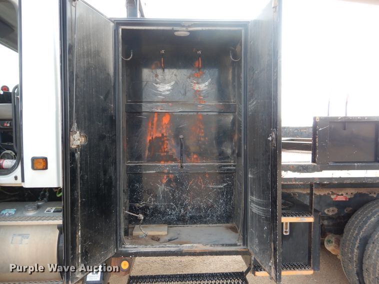 image for item DJ8767 2002 Volvo VHD  crane truck