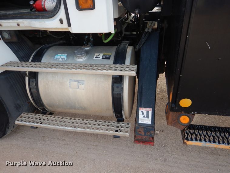 image for item DJ8767 2002 Volvo VHD  crane truck