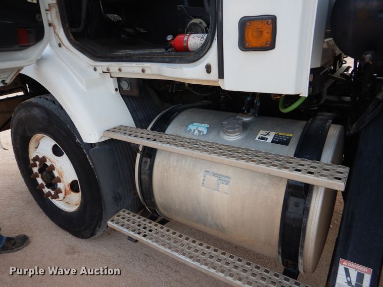 image for item DJ8767 2002 Volvo VHD  crane truck