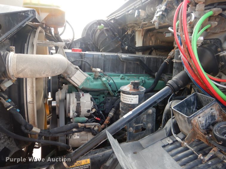 image for item DJ8767 2002 Volvo VHD  crane truck