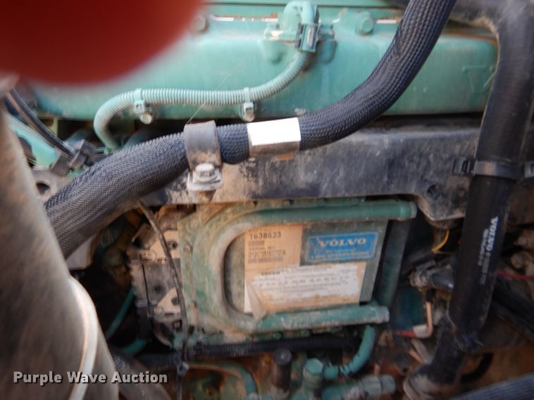 image for item DJ8767 2002 Volvo VHD  crane truck