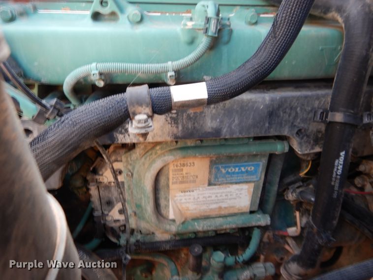 image for item DJ8767 2002 Volvo VHD  crane truck