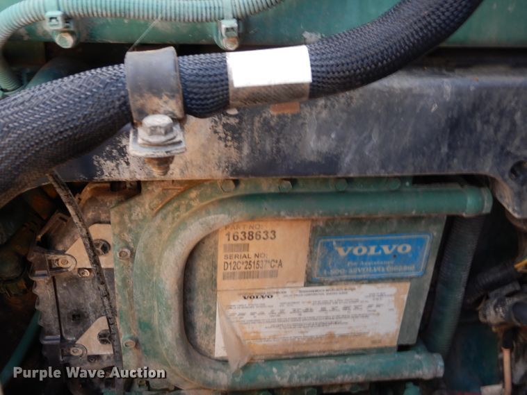 image for item DJ8767 2002 Volvo VHD  crane truck