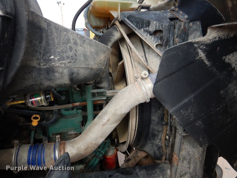 image for item DJ8767 2002 Volvo VHD  crane truck