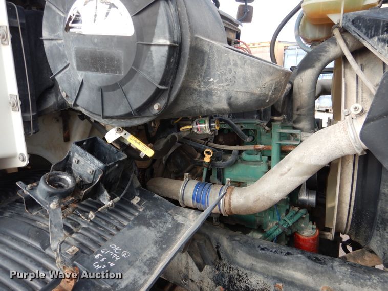 image for item DJ8767 2002 Volvo VHD  crane truck