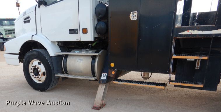 image for item DJ8767 2002 Volvo VHD  crane truck