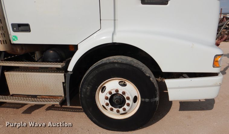 image for item DJ8767 2002 Volvo VHD  crane truck