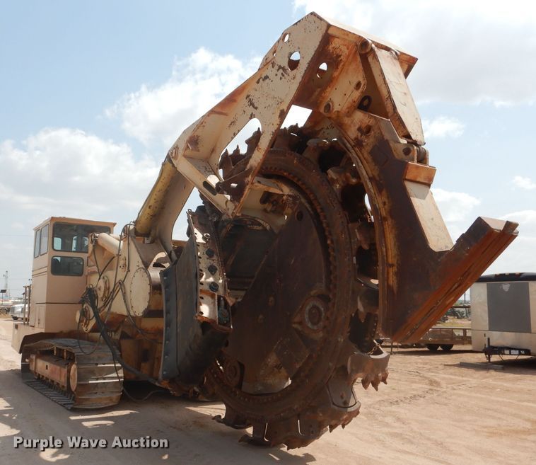image for item DJ8769 1994 Capitol CTC 800  bucket wheel trencher with chain attachment