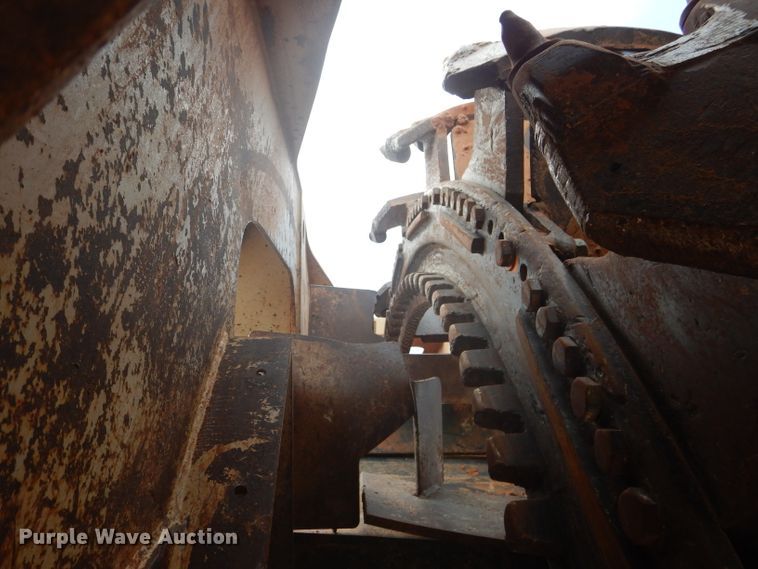 image for item DJ8769 1994 Capitol CTC 800  bucket wheel trencher with chain attachment