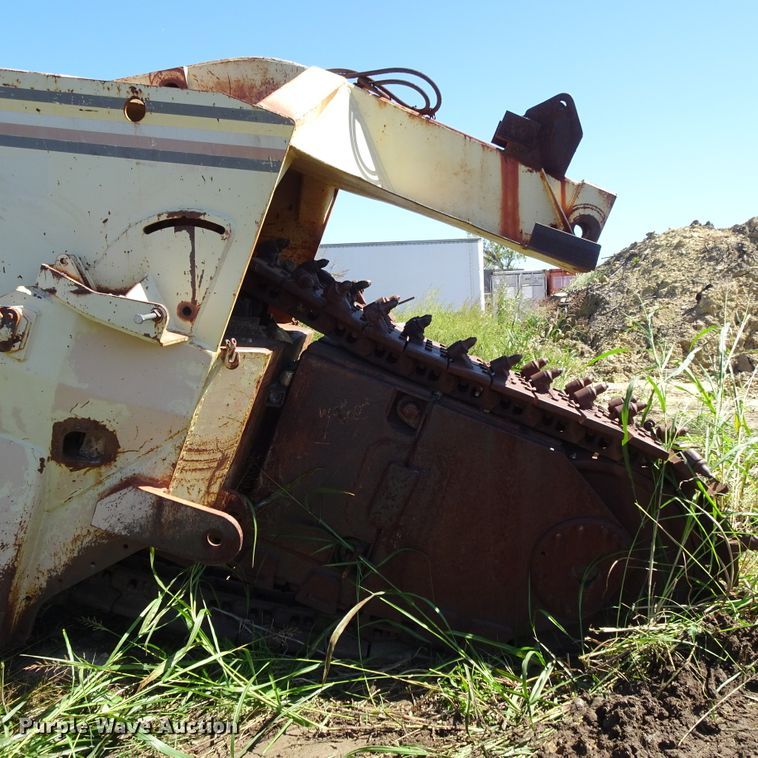 image for item DJ8769 1994 Capitol CTC 800  bucket wheel trencher with chain attachment