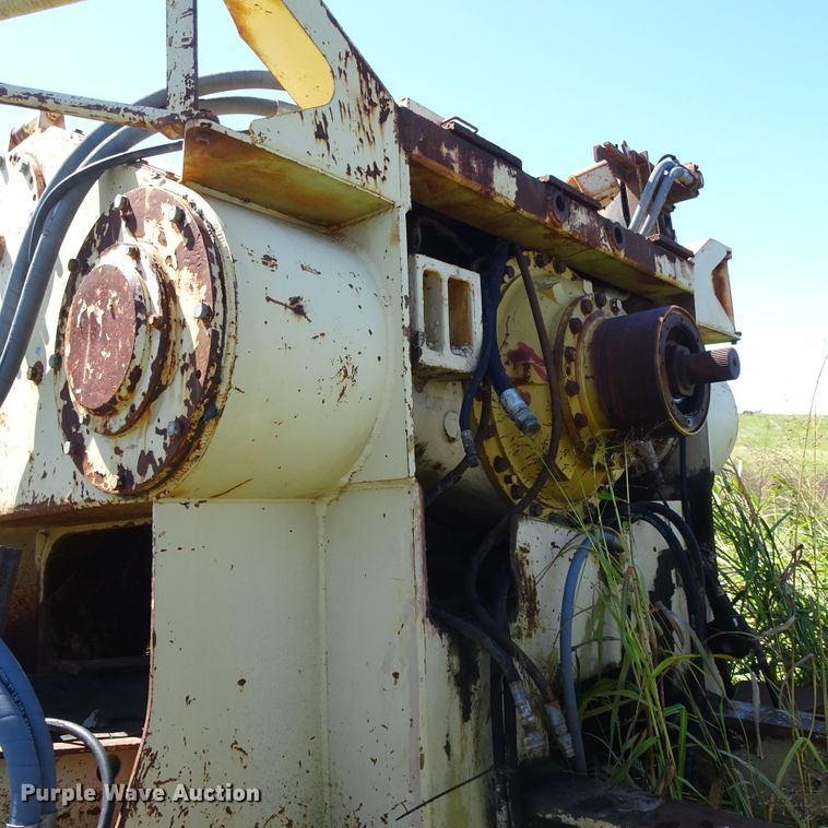 image for item DJ8769 1994 Capitol CTC 800  bucket wheel trencher with chain attachment