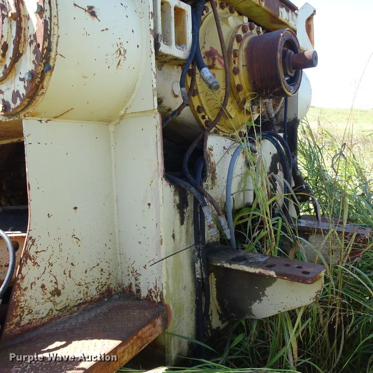 image for item DJ8769 1994 Capitol CTC 800  bucket wheel trencher with chain attachment