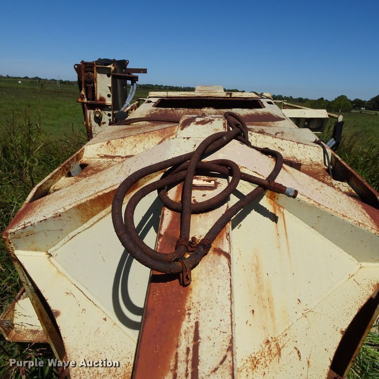 image for item DJ8769 1994 Capitol CTC 800  bucket wheel trencher with chain attachment