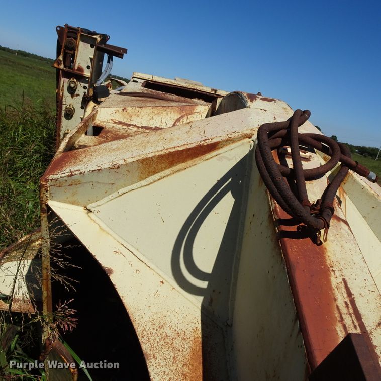 image for item DJ8769 1994 Capitol CTC 800  bucket wheel trencher with chain attachment