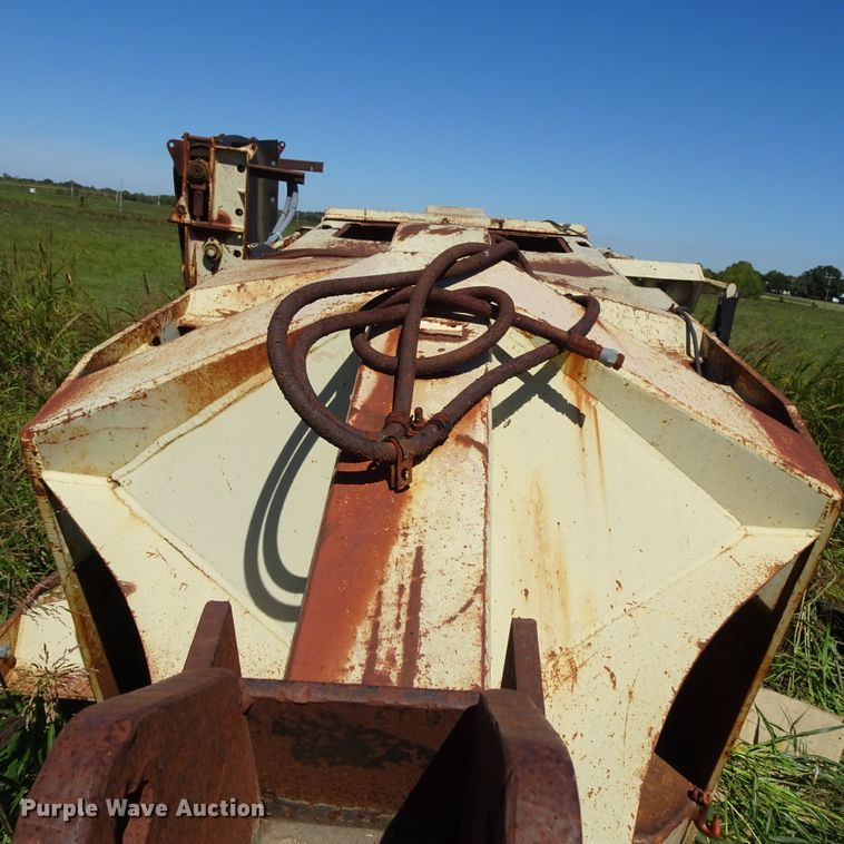 image for item DJ8769 1994 Capitol CTC 800  bucket wheel trencher with chain attachment