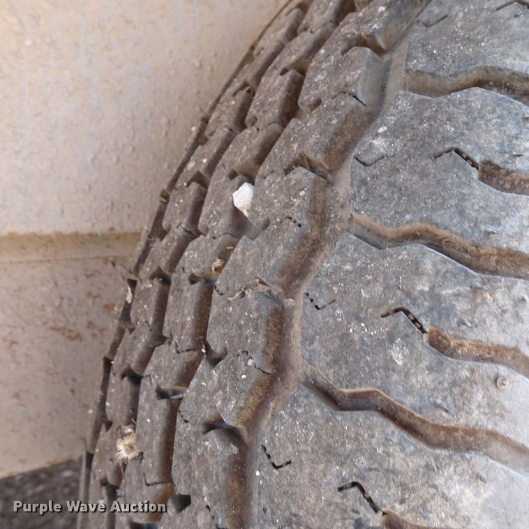 image for item DJ8774 2005 Wells enclosed cargo trailer