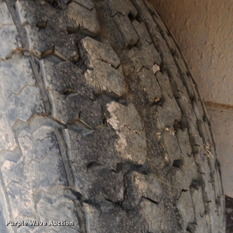 image for item DJ8774 2005 Wells enclosed cargo trailer