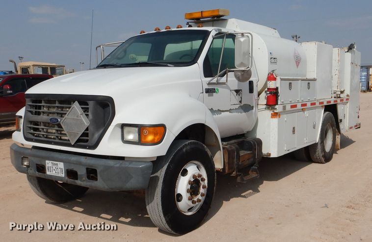 image for item DJ8775 2002 Ford F750 Super Duty  service truck