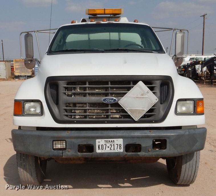 image for item DJ8775 2002 Ford F750 Super Duty  service truck