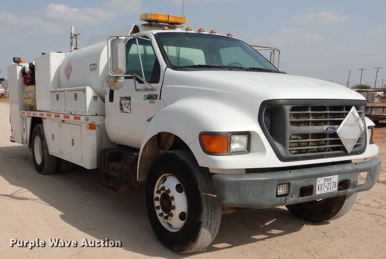 image for item DJ8775 2002 Ford F750 Super Duty  service truck