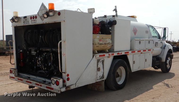 image for item DJ8775 2002 Ford F750 Super Duty  service truck