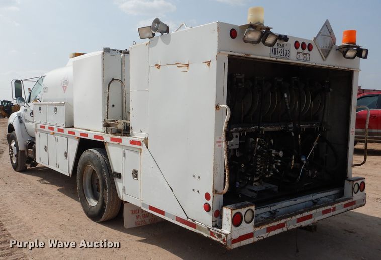 image for item DJ8775 2002 Ford F750 Super Duty  service truck