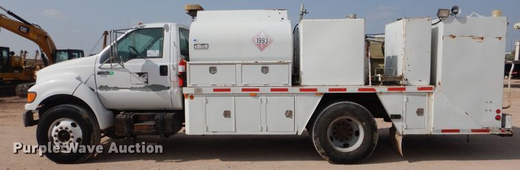 image for item DJ8775 2002 Ford F750 Super Duty  service truck