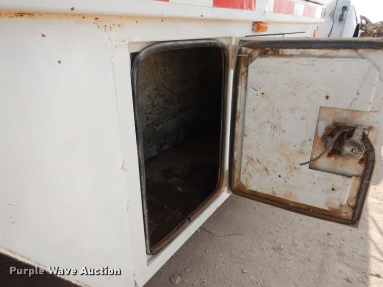 image for item DJ8775 2002 Ford F750 Super Duty  service truck