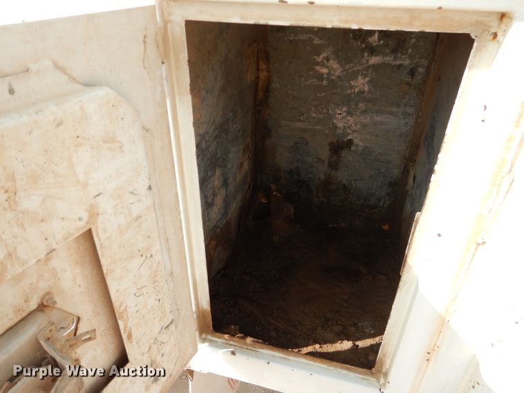 image for item DJ8775 2002 Ford F750 Super Duty  service truck