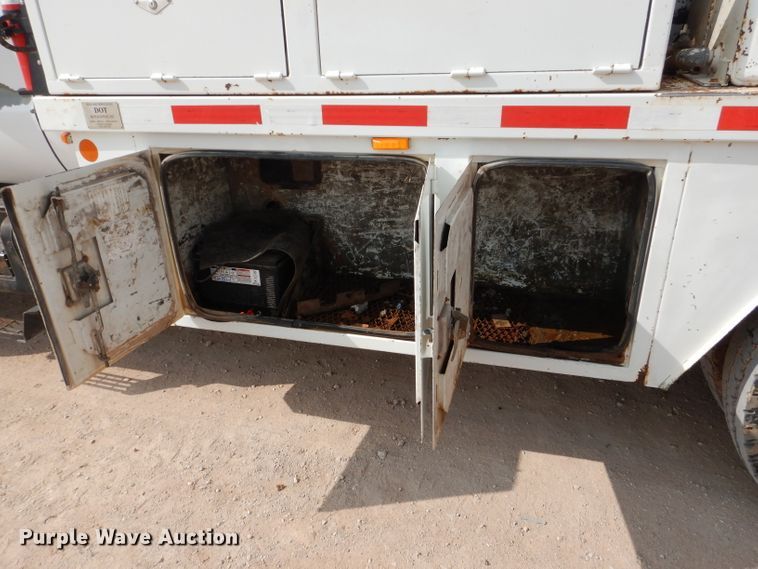 image for item DJ8775 2002 Ford F750 Super Duty  service truck