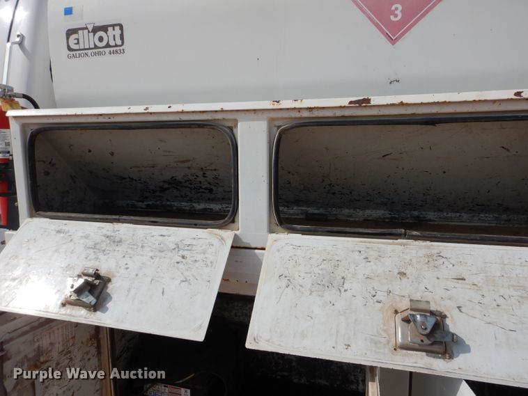 image for item DJ8775 2002 Ford F750 Super Duty  service truck