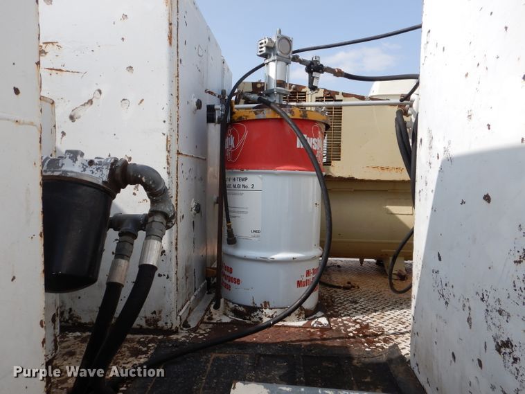 image for item DJ8775 2002 Ford F750 Super Duty  service truck