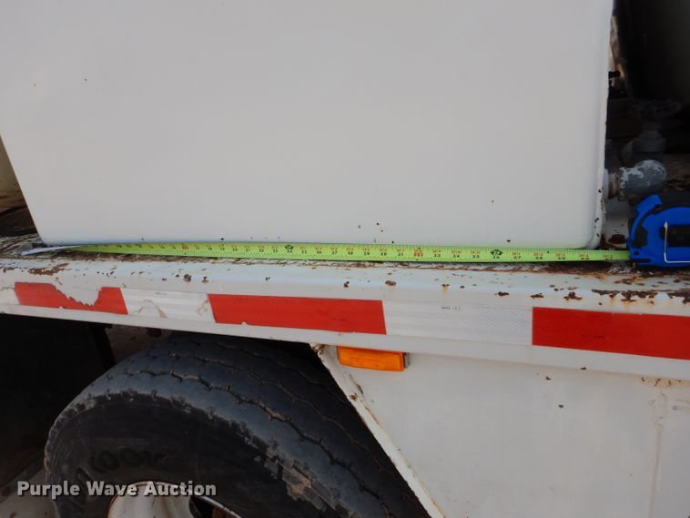 image for item DJ8775 2002 Ford F750 Super Duty  service truck