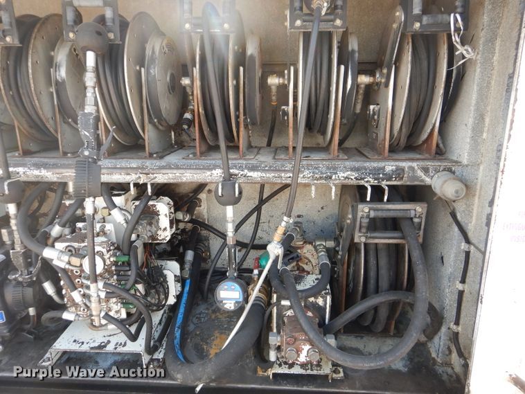 image for item DJ8775 2002 Ford F750 Super Duty  service truck