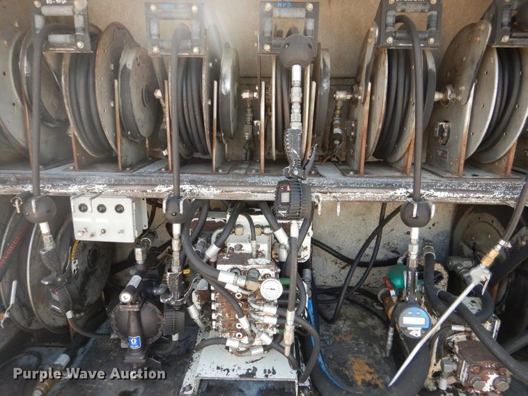 image for item DJ8775 2002 Ford F750 Super Duty  service truck