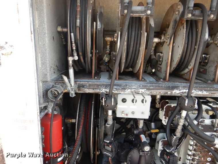 image for item DJ8775 2002 Ford F750 Super Duty  service truck