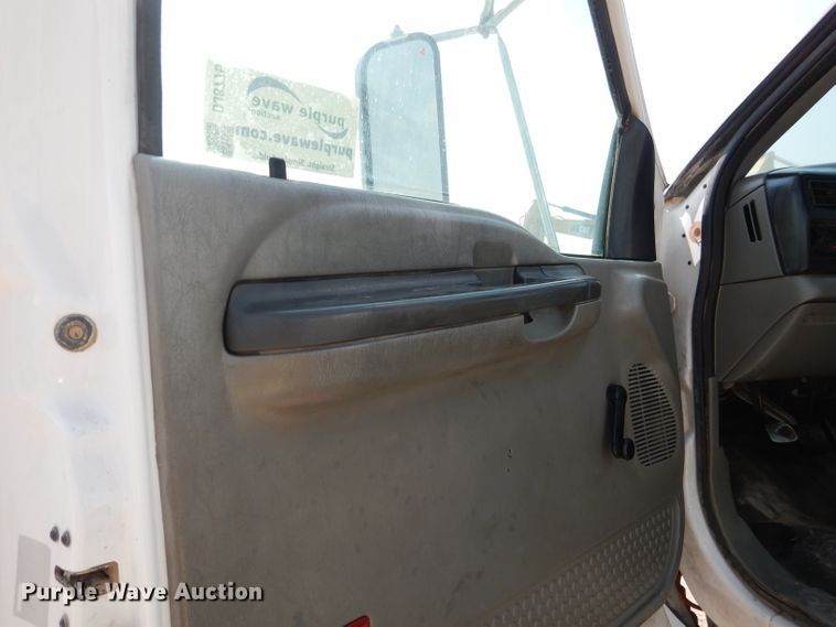 image for item DJ8775 2002 Ford F750 Super Duty  service truck