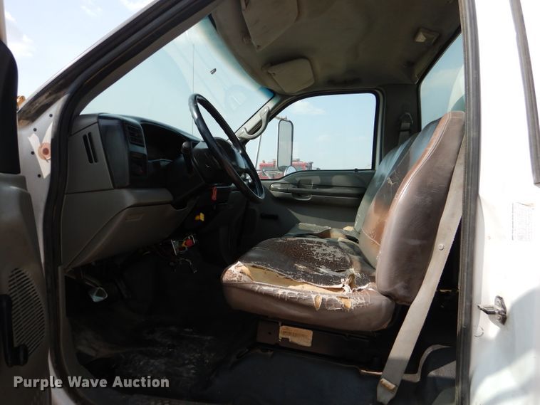 image for item DJ8775 2002 Ford F750 Super Duty  service truck