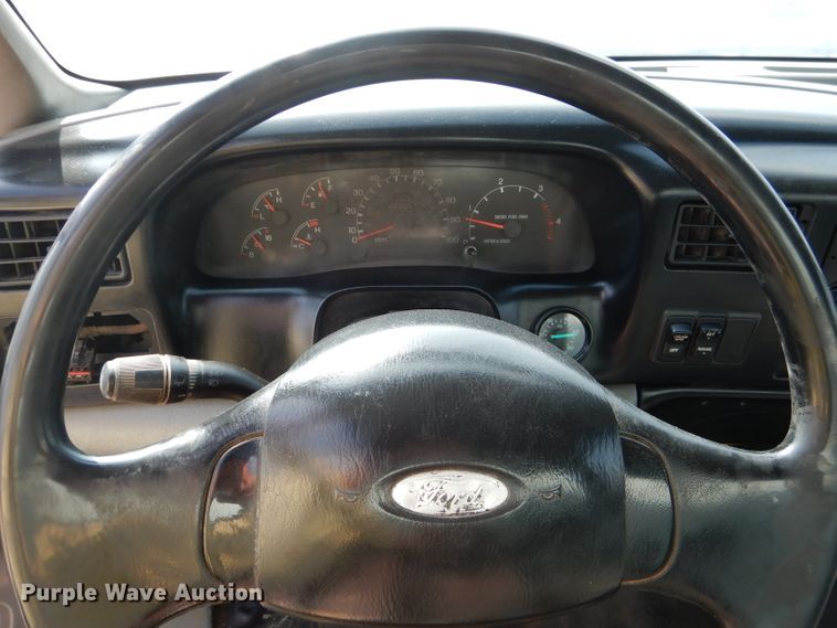 image for item DJ8775 2002 Ford F750 Super Duty  service truck