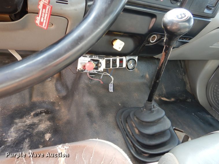 image for item DJ8775 2002 Ford F750 Super Duty  service truck