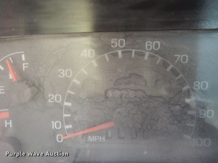 image for item DJ8775 2002 Ford F750 Super Duty  service truck