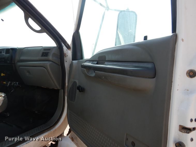 image for item DJ8775 2002 Ford F750 Super Duty  service truck