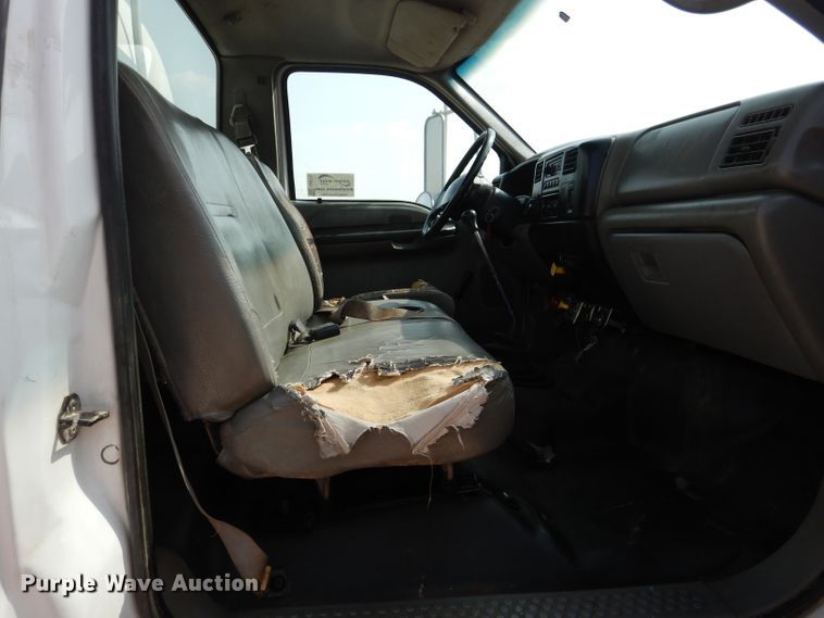 image for item DJ8775 2002 Ford F750 Super Duty  service truck