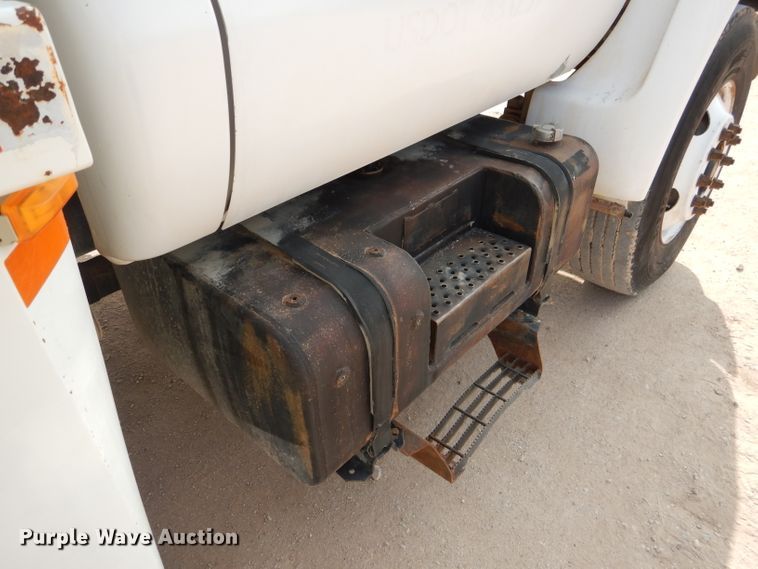 image for item DJ8775 2002 Ford F750 Super Duty  service truck